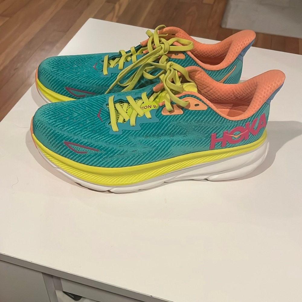 Hoka Clifton 9 size 9 New